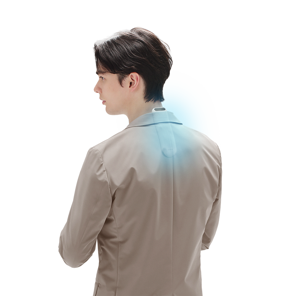 ビジネスマンがREON POCKET 6を装着して冷却をするイメージ画像